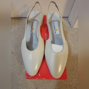 Liz Claiborne Cream Pointed-Toe Slingback Flats Size 11M EUC